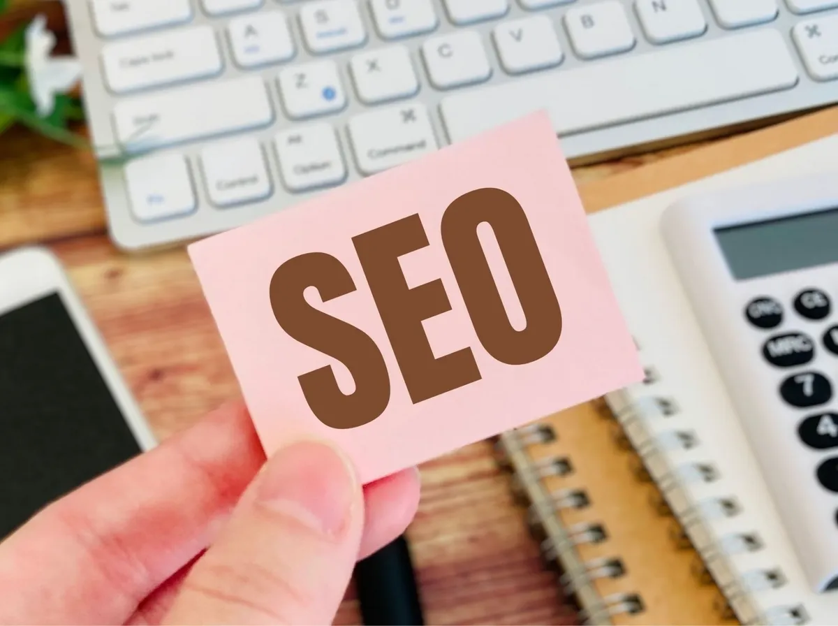 SEOの成果が出るまでのタイムラインを初心者向けに解説するアイキャッチ画像